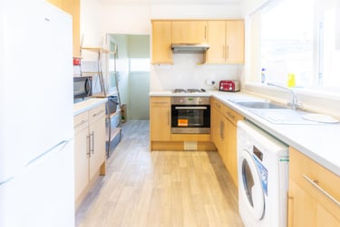 3 bed flat, Bayswater Road, Jesmond, Newcastle, NE23HS - Image 1